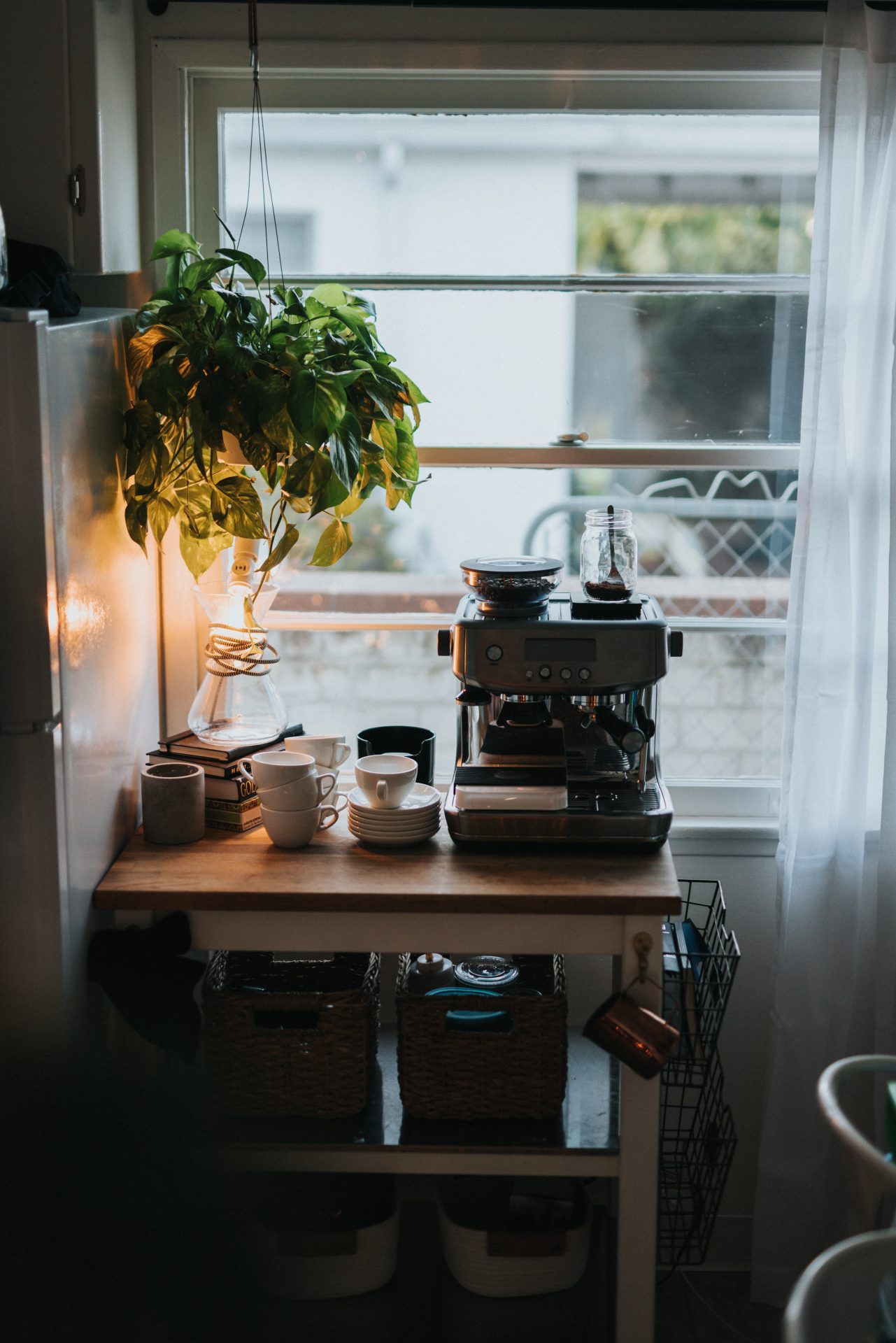 machine à café sur une table